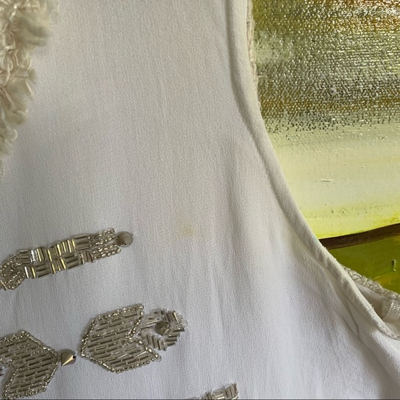 White sleeveless blouse with silver beads. Zipper on back. - Picture 6 of 8